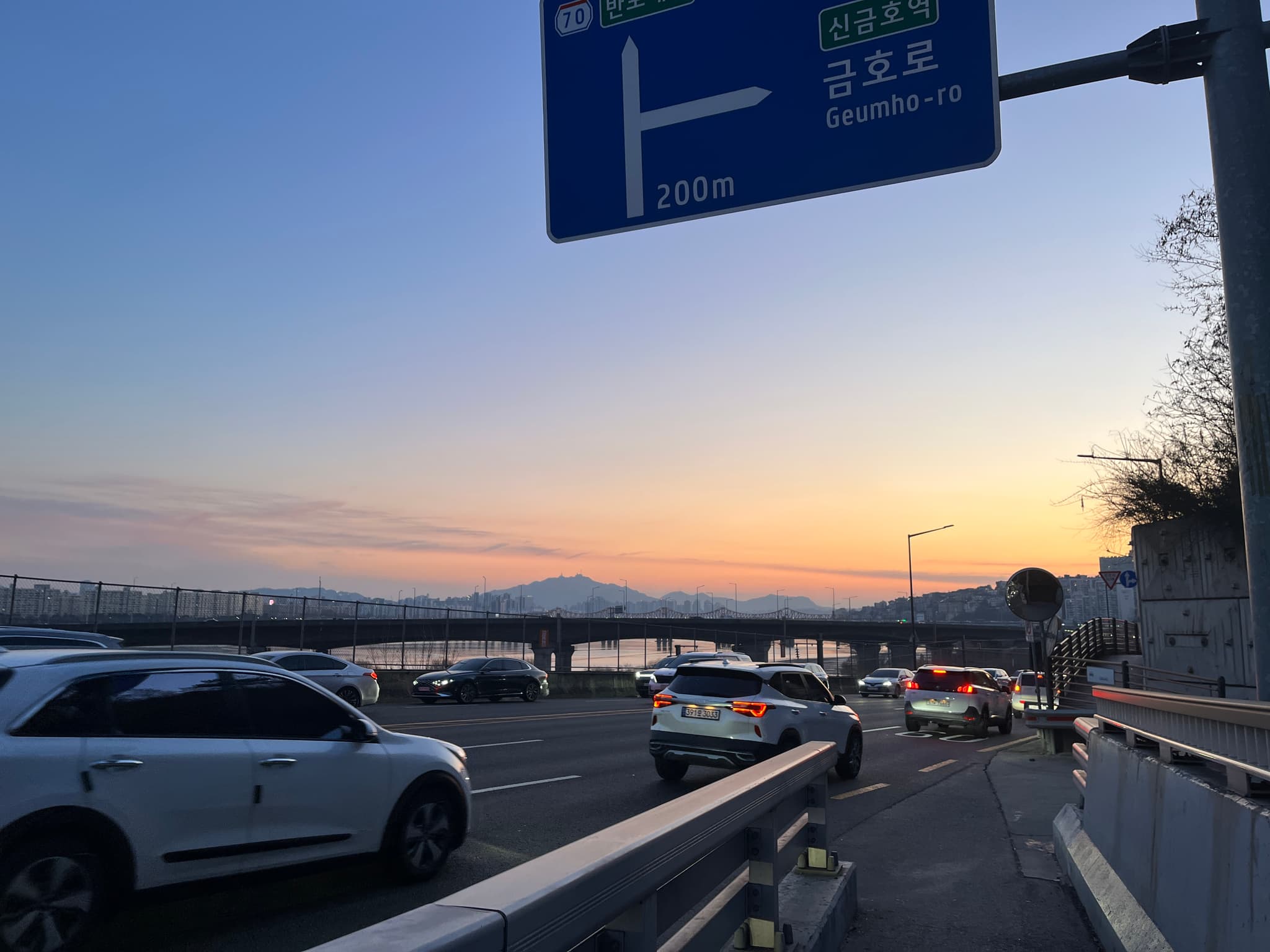 용비교 초입